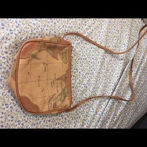 Atlas cross body purse